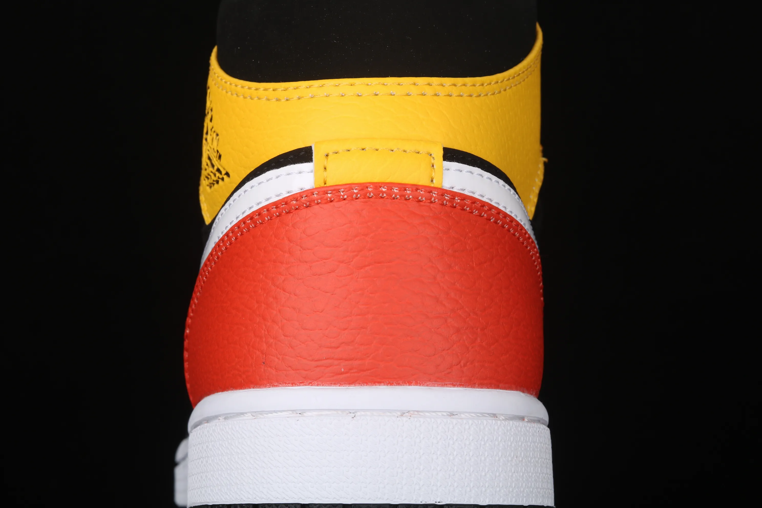 All categories Air Jordan Jordan series basketball shoes Air Jordan 1 Mid Air Jordan 1 Mid SE AJ1 Joe 1 color matching mid-top basketball shoes 852542-087